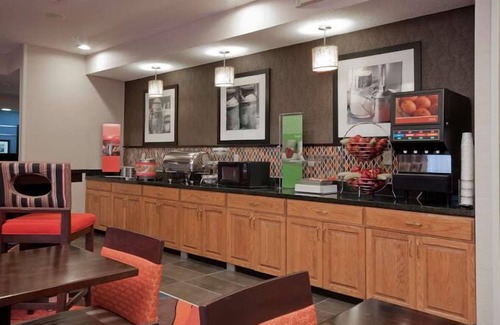 Jackson Hotel | Convenient Stay at Hampton Inn Jackson with Pool & Breakfast
