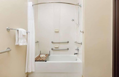Jackson Hotel | Convenient Stay at Hampton Inn Jackson with Pool & Breakfast