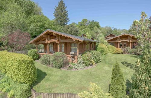 Aymestrey Apartment | Inviting Beech Log Cabin with Hot Tub and Family Amenities