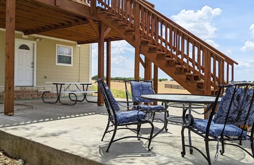 Moody Cottage | Relaxing Countryside Retreat Near Waco with Family Amenities