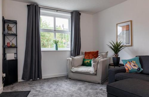 Rocester House | Countryside Stay Near JCB, Peaks & Alton Towers