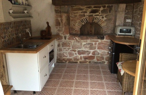 Boisseuilh Cottage | Charming Tiny House Getaway Near Chateau de Hautefort