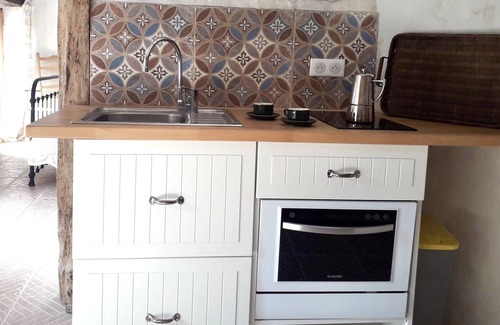 Boisseuilh Cottage | Charming Tiny House Getaway Near Chateau de Hautefort