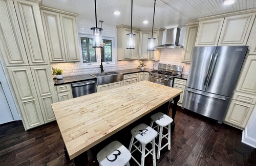 Athens House | Inviting CountySide Cozy House with Spa & Pet-Friendly Stay