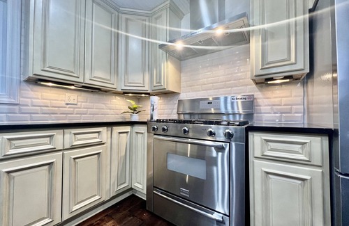 Athens House | Inviting CountySide Cozy House with Spa & Pet-Friendly Stay