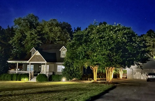 Athens House | Inviting CountySide Cozy House with Spa & Pet-Friendly Stay