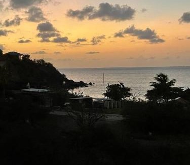 La Savane Apartment | Beachside Retreat: Pet & Child Friendly, Steps to the Shore