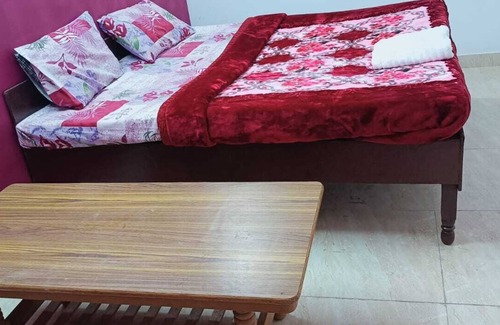 Lajpat Nagar Hotel | Couple-Friendly Retreat in Lajpat Nagar with Kitchen Access