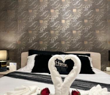 Swieqi House | Romantic Couple's Getaway with Kitchen and Child-Friendly Fun