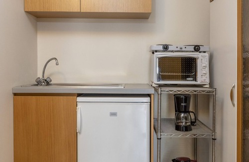 Petaloudes Apartment | Romantic Couple's Getaway with Ocean View & Spa Amenities