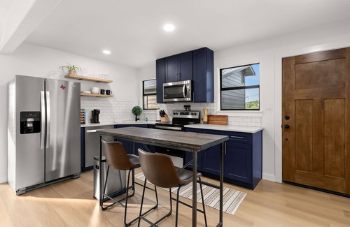 Canyon Lake Apartment | Idyllic Lake View Retreat with Kayaks & Pet-Friendly Stays