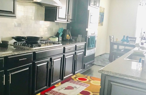 Aldie House | Romantic Getaway Near IAD with Kitchen Access