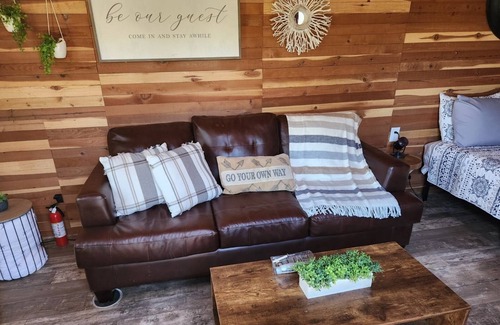 Proctor Cabin | Cozy Couples Cabin: Explore the Illinois River & Nature