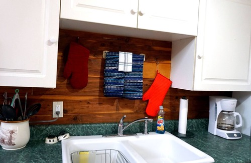 Bismarck Cabin | Relaxing Family Getaway with Hot Tub & Mountain Views