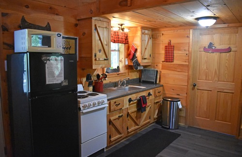 Saint Joe Cabin | Perfect Couples' Retreat at Buffalo Bender - Pet Friendly Escape