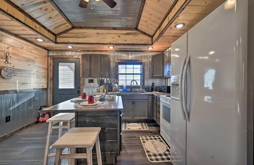 Broken Bow Apartment | Romantic Getaway: Woodsy Couples Retreat in Broken Bow