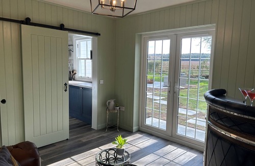 Perth Cottage | Unique Couples Retreat at The Bowling Club with Ocean Views