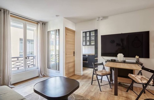 Gambetta Apartment | Courbevoie: Inviting 2BR Apartment with Breakfast & Family Amenities