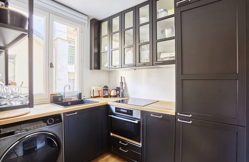 Gambetta Apartment | Courbevoie: Inviting 2BR Apartment with Breakfast & Family Amenities