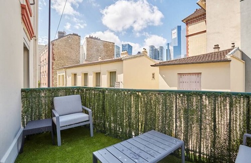 Gambetta Apartment | Courbevoie: Inviting 2BR Apartment with Breakfast & Family Amenities