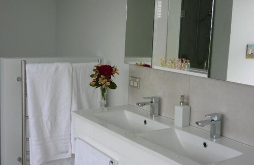 Kaiapoi Bed & Breakfast | Top-Rated Courtenay B & B with Accessible Amenities