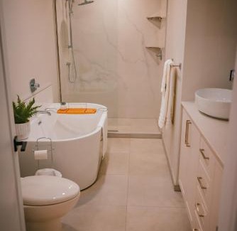 Courtenay Apartment | Courtenay Luxe Suite