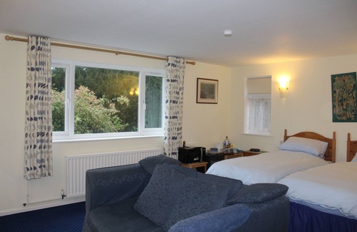 West Hoathly Bed & Breakfast | Inviting Courtlands Nurseries B&B - Rated 9.8 with Breakfast
