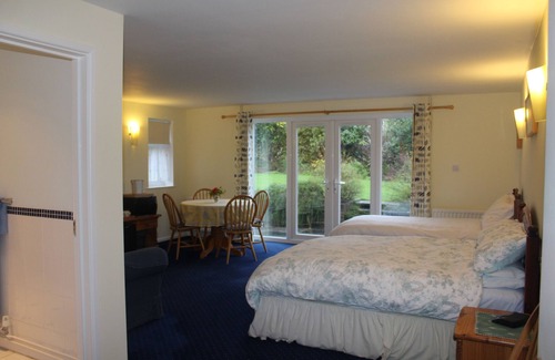 West Hoathly Bed & Breakfast | Inviting Courtlands Nurseries B&B - Rated 9.8 with Breakfast