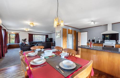 Waihi Beach House | Relax at Courtside Quarters - Top-Rated Waihi Beach Stay