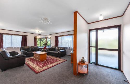 Waihi Beach House | Relax at Courtside Quarters - Top-Rated Waihi Beach Stay