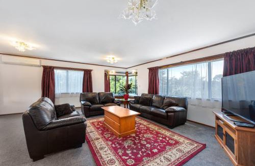 Waihi Beach House | Relax at Courtside Quarters - Top-Rated Waihi Beach Stay