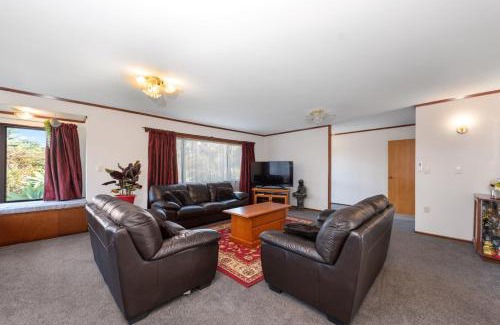 Waihi Beach House | Relax at Courtside Quarters - Top-Rated Waihi Beach Stay