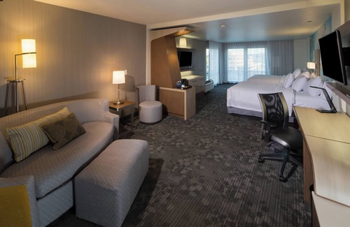 Bay City Hotel | Discover Comfort at Courtyard Bay City with Pool & Dining