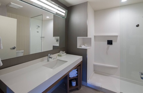 Bay City Hotel | Discover Comfort at Courtyard Bay City with Pool & Dining