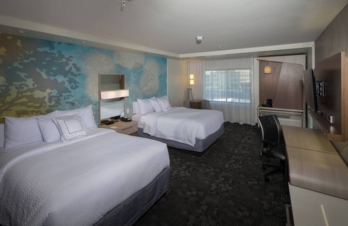 Bay City Hotel | Discover Comfort at Courtyard Bay City with Pool & Dining