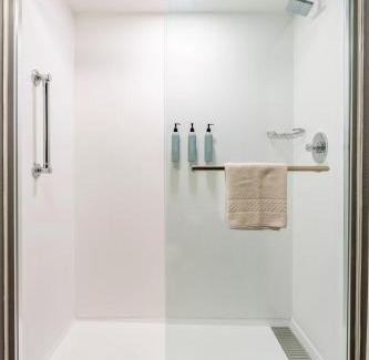 Williston South Hotel | Relaxing Retreat at Courtyard Burlington Williston