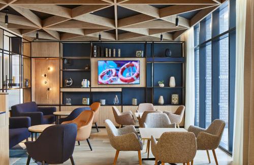 Newcastle-Under-Lyme Hotel | Modern Getaway at Courtyard by Marriott Stoke on Trent
