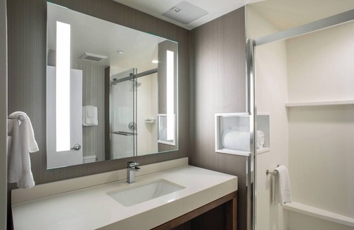 Auburndale Hotel | Discover Courtyard by Marriott New York Queens/Fresh Meadows