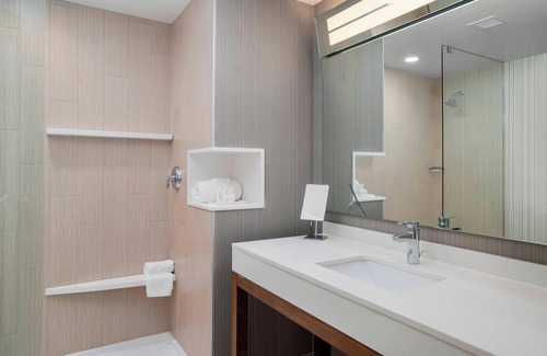 Downtown Niagara Falls Hotel | Relaxing Retreat at Courtyard by Marriott Niagara Falls