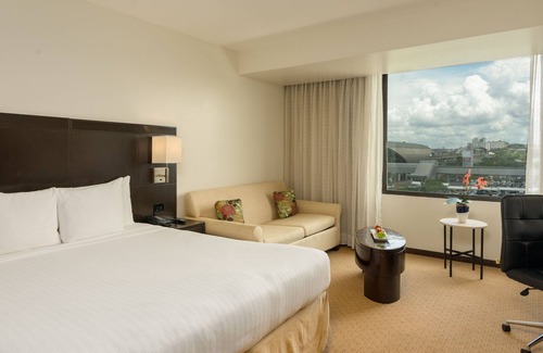 Cerro Viento Hotel | Inviting Courtyard by Marriott Panama Metromall with Pool
