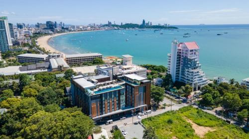 North Pattaya Hotel | Oceanfront Getaway at Courtyard by Marriott North Pattaya