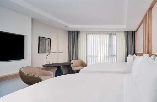 North Pattaya Hotel | Oceanfront Getaway at Courtyard by Marriott North Pattaya