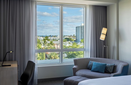 Marina District Hotel | Delray Beach Courtyard by Marriott: Rated 9/10 with Pool & Spa