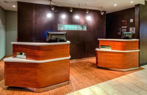 Alexandria Hotel | Welcoming Courtyard by Marriott Alexandria: Family-Friendly Stay