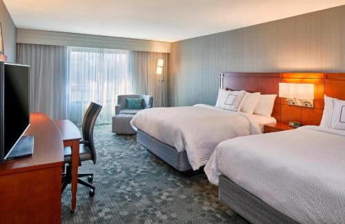 Newtonville Hotel | Relax at Courtyard by Marriott Albany Thruway with Pool