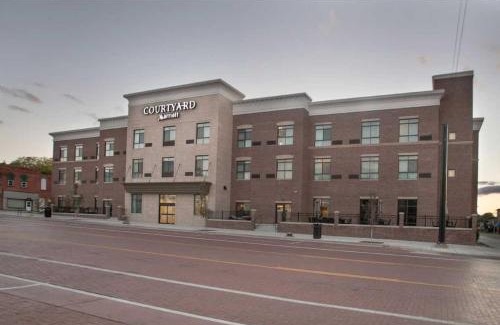Albion Hotel | Inviting Courtyard by Marriott Albion with Oceanfront Views