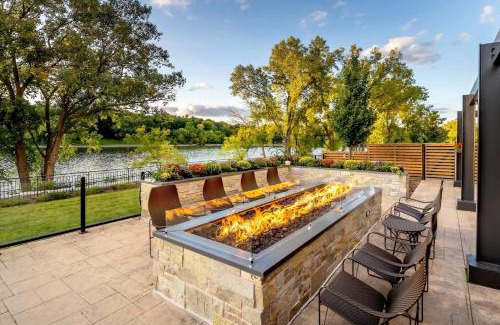 Appleton Hotel | Pet-Friendly Courtyard by Marriott Appleton Riverfront Awaits