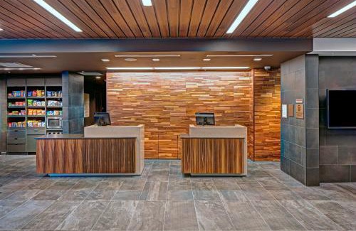 Appleton Hotel | Pet-Friendly Courtyard by Marriott Appleton Riverfront Awaits