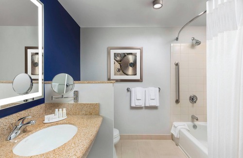 Waller Creek District Hotel | Discover Courtyard by Marriott Austin Downtown: Rated 8.6/10