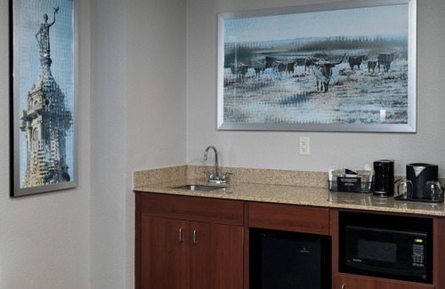 McNeil Hotel | Inviting Courtyard by Marriott Austin with Pool and Spa